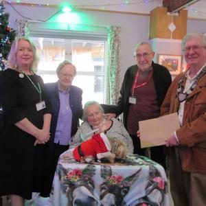 Mayor makes Christmas visit to Holy Cross Hospital